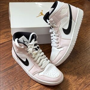 Women’s Air Jordan 1 Mid Barely Rose